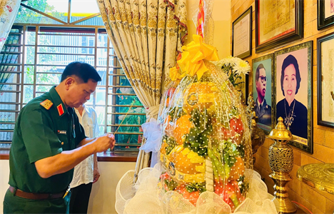 Tư lệnh Quân khu 7 dâng hương tưởng nhớ cố Trung tướng Nguyễn Bình