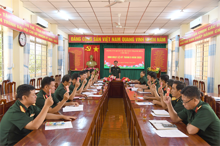 Thủ trưởng Bộ CHQS tỉnh Long An dự sinh hoạt chi bộ các đơn vị