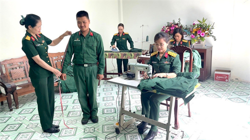 Những tấm gương điển hình trong học tập và làm theo Bác