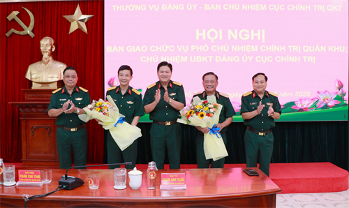 Bàn giao chức vụ Phó Chủ nhiệm Chính trị Quân khu 7