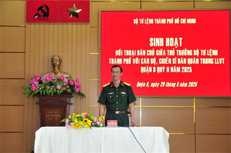 Thủ trưởng Bộ Tư lệnh Thành phố đối thoại với cán bộ, chiến sĩ LLVT Quận 8