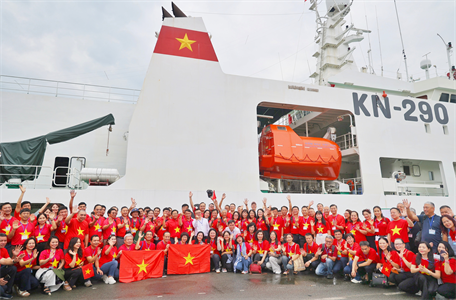 100 nhà báo tới Trường Sa nhân kỷ niệm 100 năm Ngày Báo chí Cách mạng Việt Nam