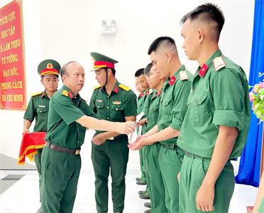 Bộ CHQS tỉnh Bình Dương: 97 đoàn viên ưu tú được bồi dưỡng nhận thức về Đảng