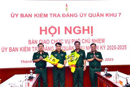Bàn giao chức vụ Phó Chủ nhiệm Ủy ban Kiểm tra Đảng ủy Quân khu 7