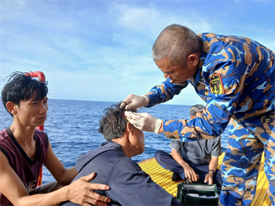 Nhà giàn DK1/21 kịp thời cấp cứu ngư dân trên biển