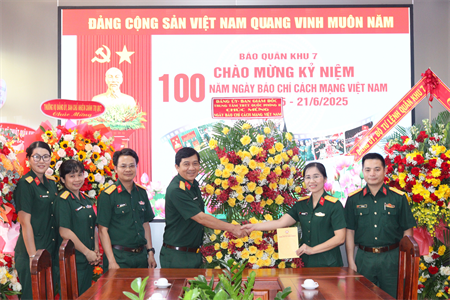 Báo Quân khu 7 đón nhận lời chúc mừng từ các đơn vị bạn