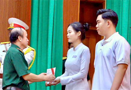 Bình Dương gặp mặt, động viên học sinh đăng ký xét tuyển vào các học viện, nhà trường Quân đội năm 2025