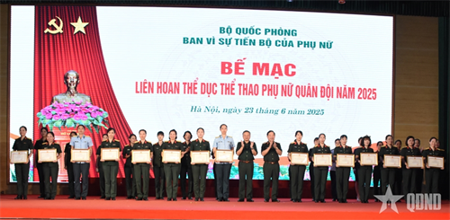 Thượng tướng Lê Huy Vịnh dự bế mạc Liên hoan Thể dục thể thao Phụ nữ Quân đội năm 2025