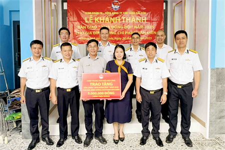 Binh đoàn 20 bàn giao công trình sửa chữa nhà đồng đội