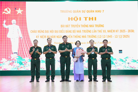 Sôi nổi hội thi “Bài hát truyền thống - Tiếng hát Trường Quân sự Quân khu 7”