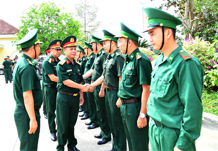 Bộ CHQS tỉnh Tây Ninh thăm, kiểm tra các đơn vị sau sáp nhập