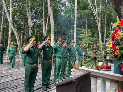 Đồn Biên phòng Cần Thạnh (TP. Hồ Chí Minh) dâng hương anh hùng, liệt sĩ