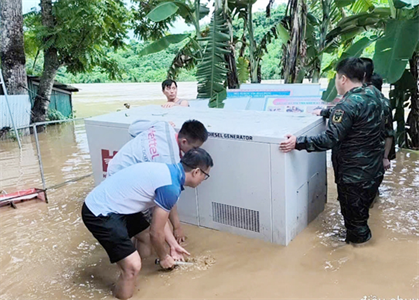 Viettel cộng tài khoản cho người dân tỉnh Nghệ An bị cô lập do lũ lụt