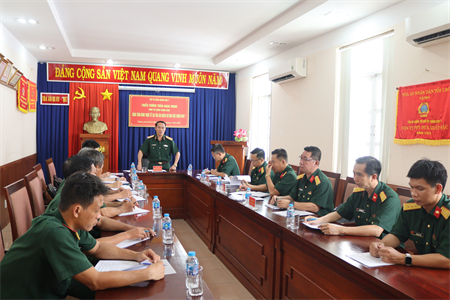 Thiếu tướng Trần Ngọc Minh, Phó Tư lệnh Quân khu thăm, làm việc tại Phòng Thi hành án Quân khu và Toà án quân sự khu vực Quân khu