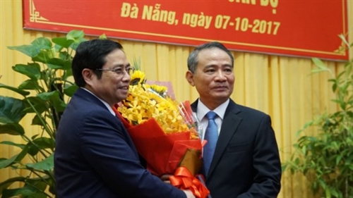 Bộ Chính trị ban hành quy định về luân chuyển cán bộ: Ngăn chặn lợi ích nhóm, quan hệ dòng họ, thân quen...