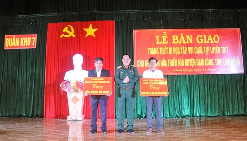 ​Quân khu 7 trao tặng các công trình văn hóa thể thao cho huyện Đam Rông, tỉnh Lâm Đồng