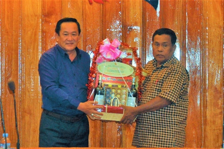 Quân khu 7 chúc tết Quân khu 2 Quân đội Hoàng gia Campuchia