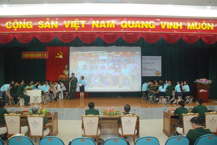 Giao lưu Câu lạc bộ tiếng Anh giữa Cục Chính trị Quân khu 7 và Bệnh viện 7A
