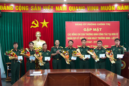 Phòng Chính trị, Bộ CHQS tỉnh Tây Ninh gặp mặt cán bộ là con thương binh, liệt sĩ
