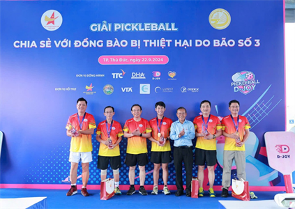 Trung tướng Nguyễn Trường Thắng, Tư lệnh Quân khu 7 dự giải pickleball ủng hộ đồng bào bị ảnh hưởng do bão số 3