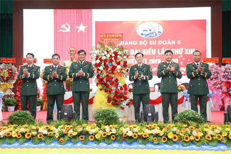 Thiếu tướng Lê Xuân Thế, Tư lệnh Quân khu 7 dự, chỉ đạo Đại hội đại biểu Đảng bộ Sư đoàn 5 lần thứ XIII, nhiệm kỳ 2025 - 2030