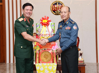Bộ Tư lệnh Quân khu 7 chúc Tết cổ truyền Vương quốc Campuchia