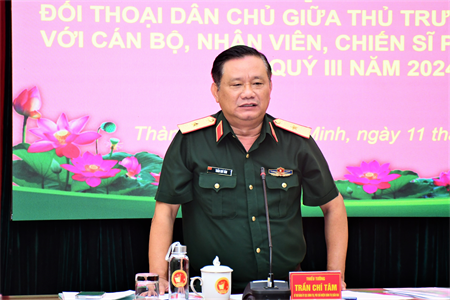 Thiếu tướng Trần Chí Tâm đối thoại dân chủ với cán bộ, nhân viên, chiến sĩ Phòng Tuyên huấn