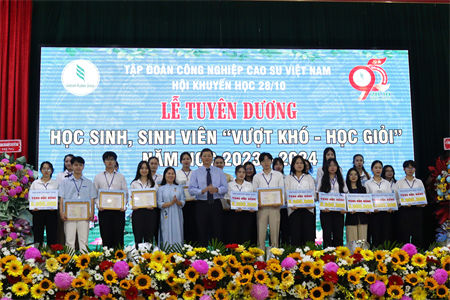 Tập đoàn Công nghiệp Cao su Việt Nam tuyên dương 580 học sinh, sinh viên vượt khó học giỏi