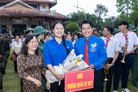 TP Tây Ninh: Nữ tân binh duy nhất của thành phố rạng rỡ ngày lên đường