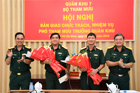 Bàn giao chức trách, nhiệm vụ Phó Tham mưu trưởng Quân khu