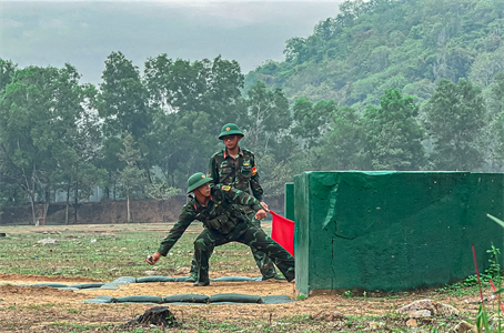 Trung đoàn Minh Đạm hoàn thành kiểm tra 3 tiếng nổ cho chiến sĩ mới