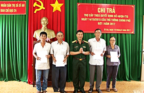 Thị xã Dĩ An, tỉnh Bình Dương: 171 đối tượng được chi trả chế độ theo Quyết định 49