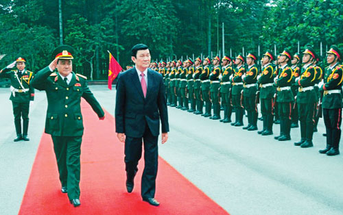 Chủ tịch nước Trương Tấn Sang thăm Quân khu