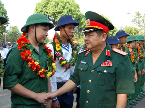 Thiếu tướng Phan Tấn Tài, Phó Tư lệnh Quân khu 7, dự lễ giao nhận quân tại quận Thủ Đức
