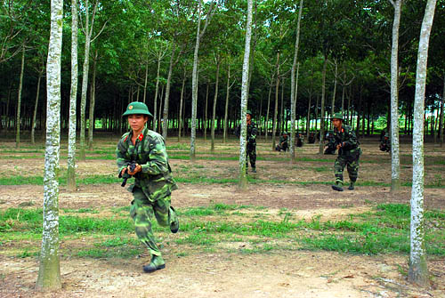 Tổ đánh chiếm đầu lô cốt, đầu cầu xuất quân