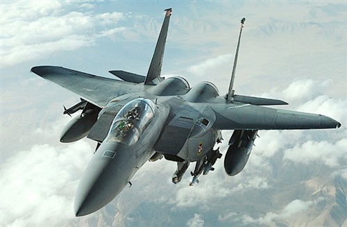 F-15 là sự kết hợp hoàn hảo giữa 2 động cơ phản lực mạnh mẽ, radar tiên tiến cùng hệ thống vũ khí cực mạnh. (Ảnh: af)