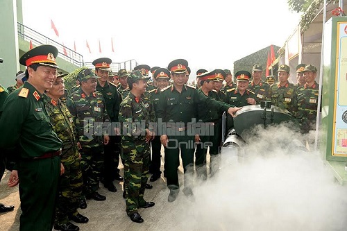 Mô hình máy tạo khói phục vụ huấn luyện chiến đấu chống vũ khí hóa học của Quân khu 4