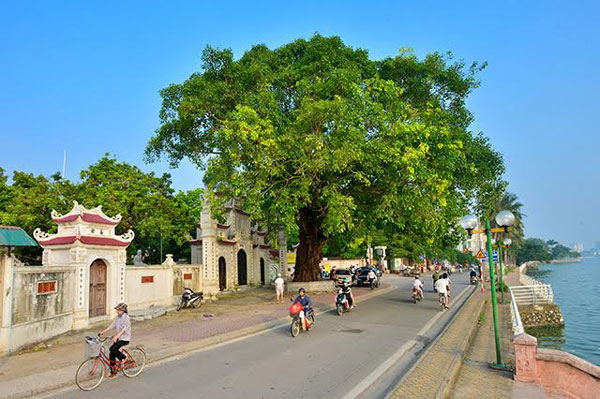 Bầu trời thu xanh cao vời vợi.